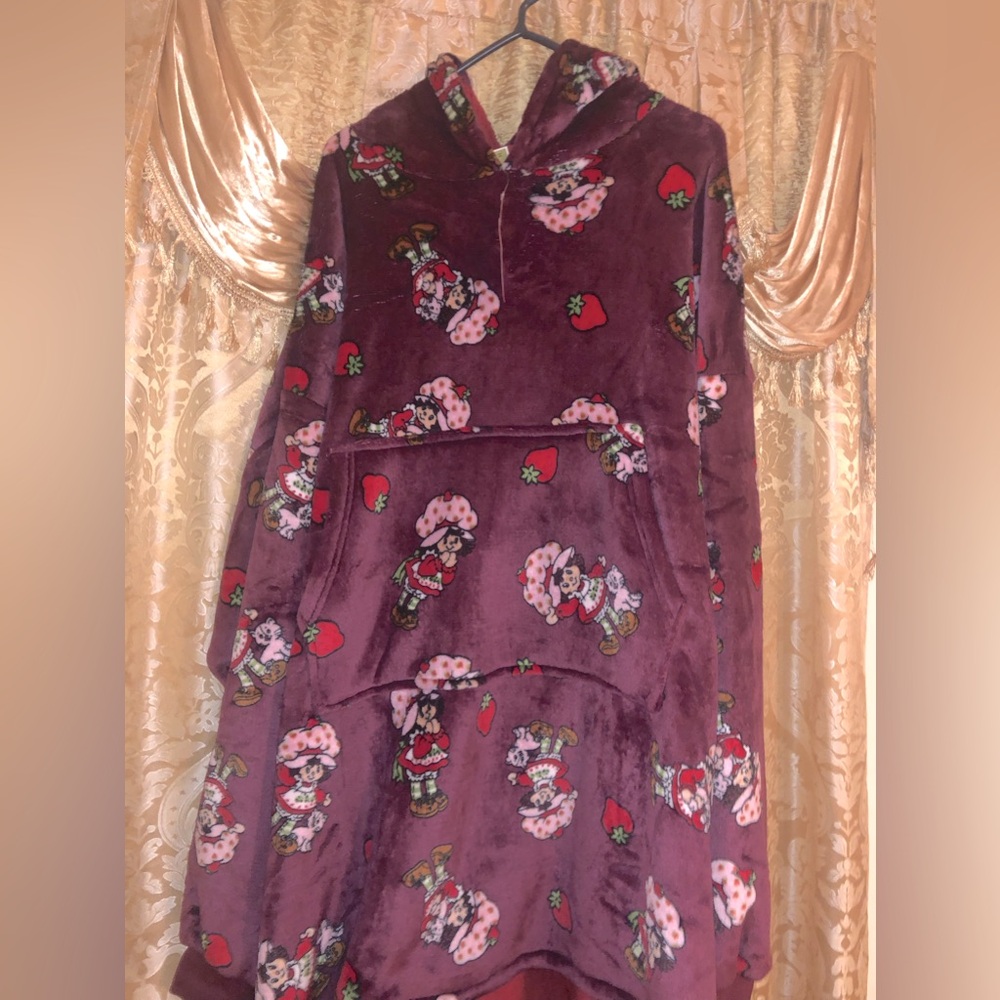 Strawberry shortcake oversized blanket hoodie s